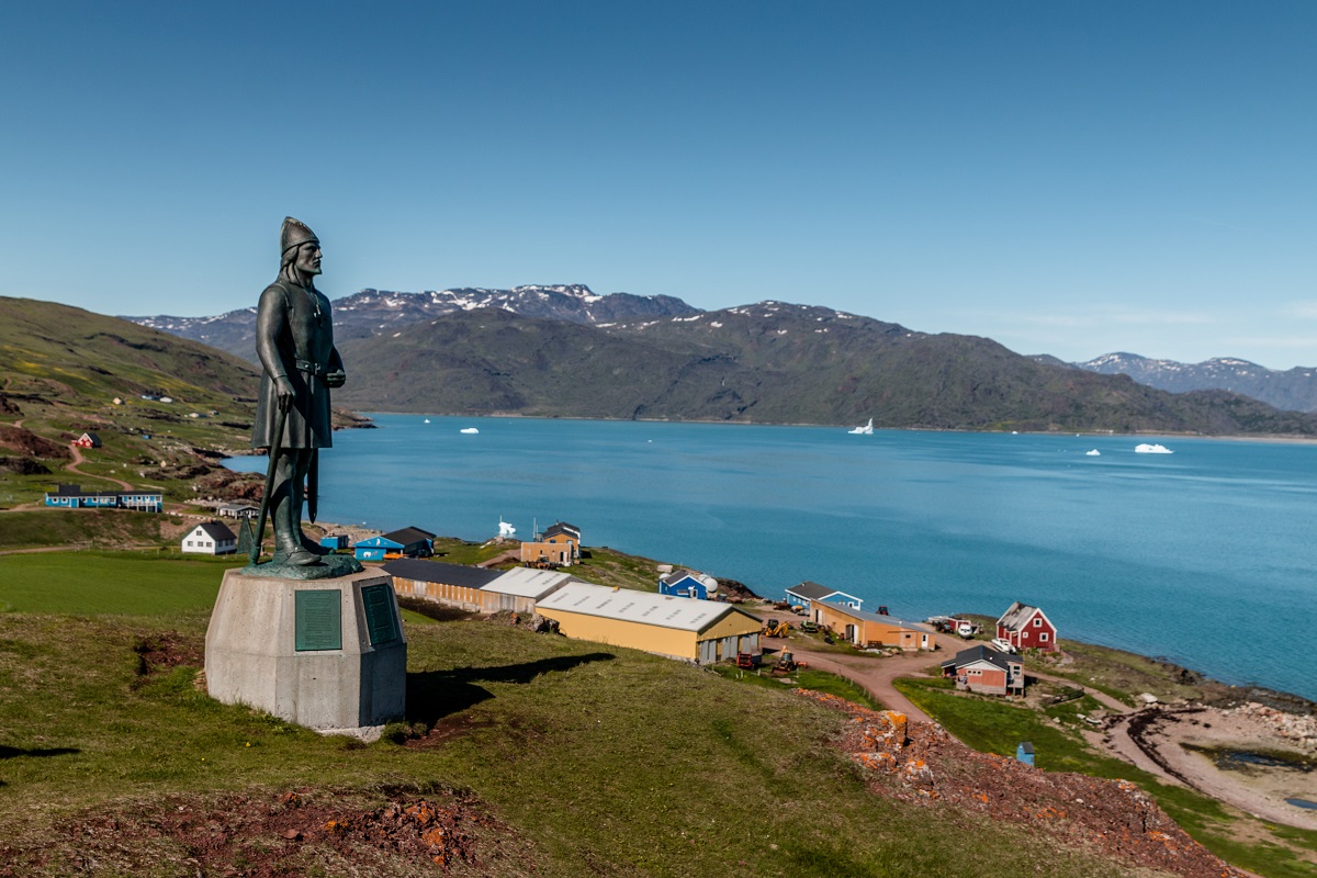 Het standbeeld van Leif Eiriksson bij het dorpje Qassiarsuk in Zuid Groenland